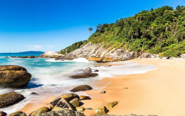 Paraíso em Balneário Camboriú - Praia do Estaleiro by ReservaStar