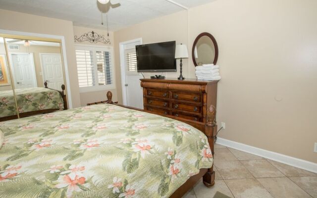 Holiday Surf & Racquet 614 2 Bedroom Condo by RedAwning