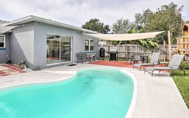 Sun-kissed Largo Escape: Private Pool & Patio