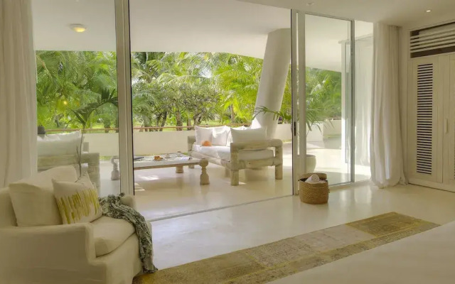 Billionaire Resort & Retreat
