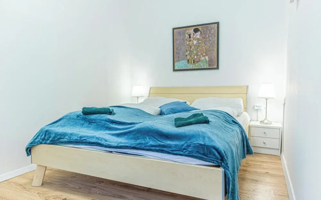 Elegant 2BR Apt Steps from Westbahnhof