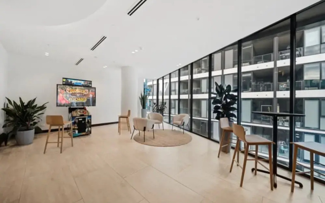 Phillip 2-bed: Chic Interiors, Amazing Amenities