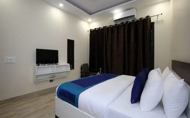 OYO Rooms 299 Hotel Shashank Villa