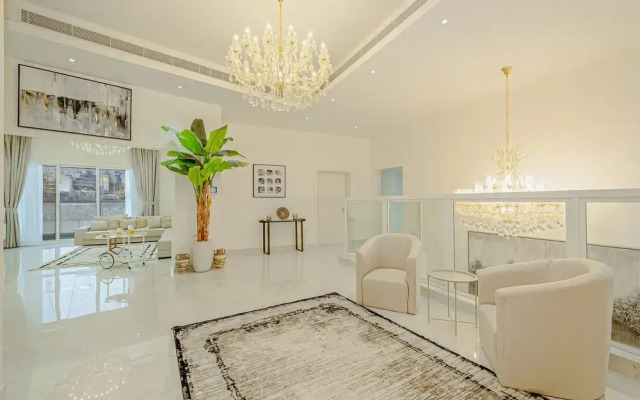 LUX White Modern Villa