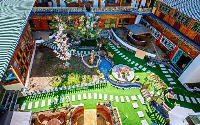 Dear Zhaizhai Hot Spring Hostel