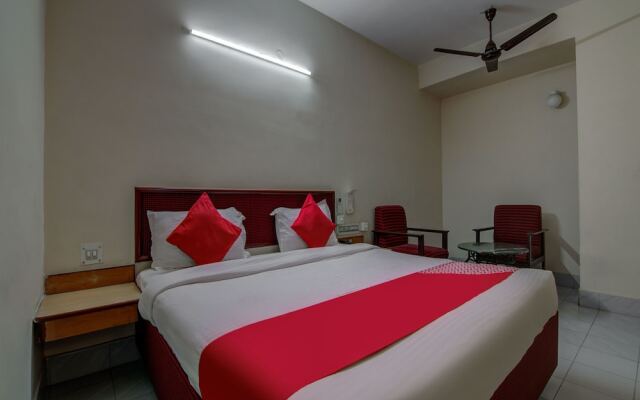 OYO 14670 Saaket Residency