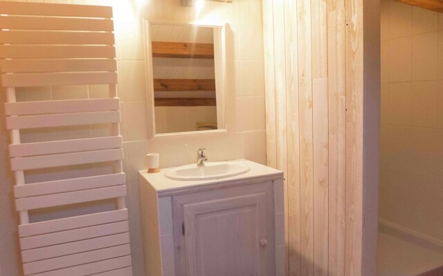 Beautiful Holiday Home in Saugues near Forest