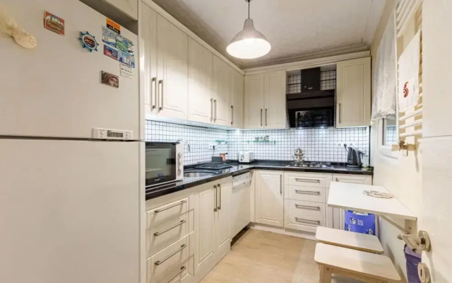 Pleasant Flat with Balcony in Moda Kadikoy