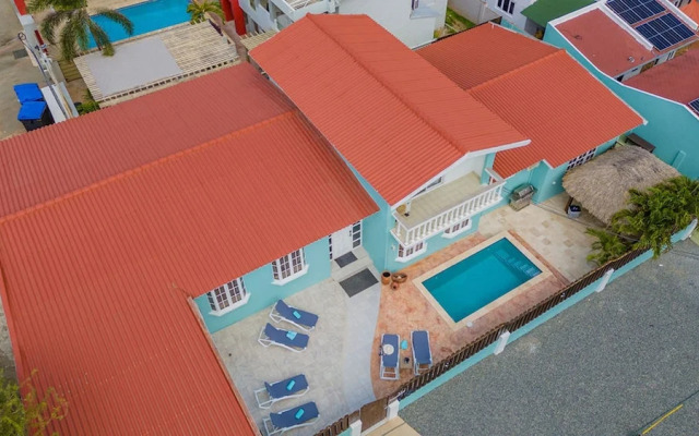 Sleeps 12 Spacious Private Pool Great Location