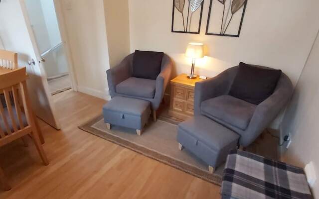 Atholl Rd Self Catering - 127 Central Location