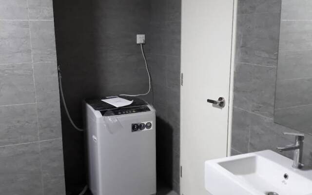 Woodsbury Suites 7722 Butterworth