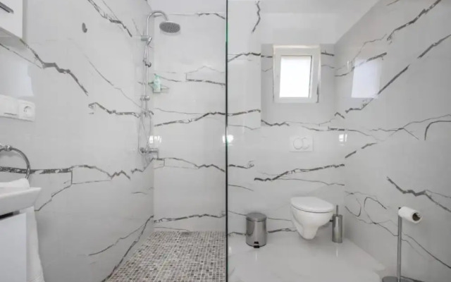 Jakov - Modern and Cosy With Pool - B3