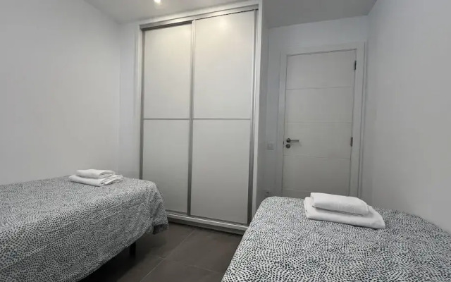 Renovated Apartment by the Beach and Yumbo Centre