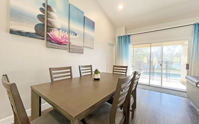 Lakeside Sunset 3 Bedroom by RedAwning