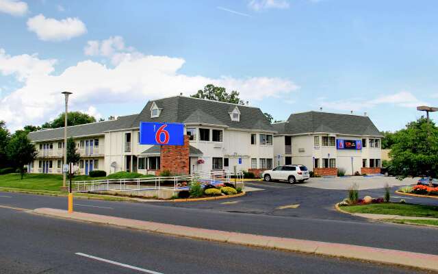 Motel 6 Enfield, CT - Hartford