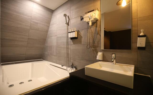 Cheongju Luce Hotel