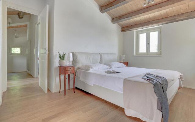 2Basl · Montefreddo - Two Bedroom Split Level
