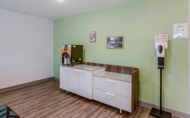 WoodSpring Suites Detroit Farmington Hills