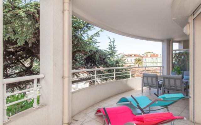 Martinez Hotel Area: Modern 3 Bedrooms W/ Terrace