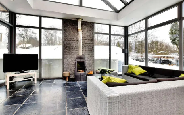 Luxurious Holiday Home in Courtil with a Jacuzzi