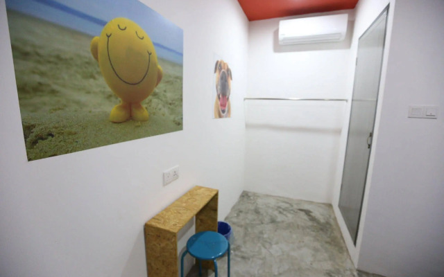 ZEN Rooms Noisy Room