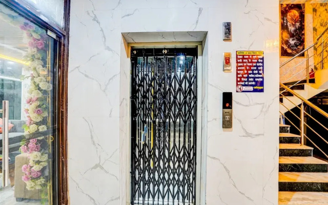Fabhotel Dream Palace I
