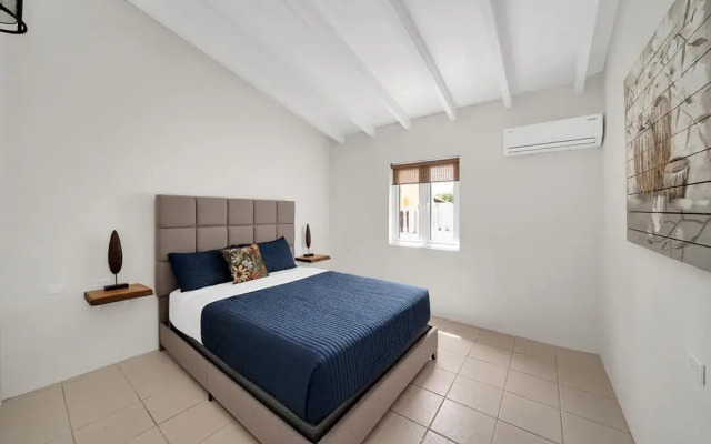 NEW 5BR Villa w Pool Patio Great Location