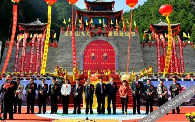 Super 8 Hotel (Luonan New Bus Station)