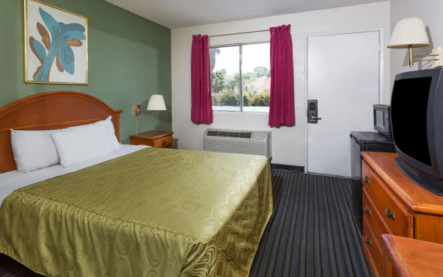 Days Inn - San Bernardino Riverside