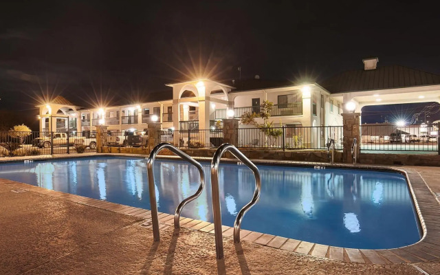 Quality Inn Three Rivers