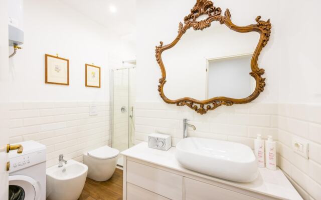 Green Tea Flat at Piazza Carit by Wonderful Italy