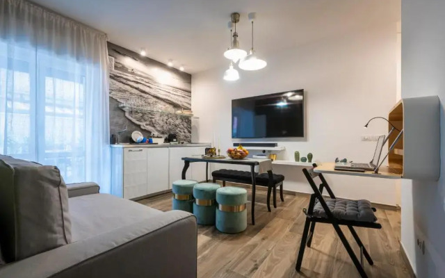 Alga 5-Star Boutique Apartment Steps from the Sea