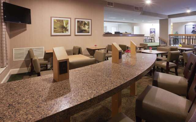 La Quinta Inn & Suites by Wyndham Houston Stafford Sugarland