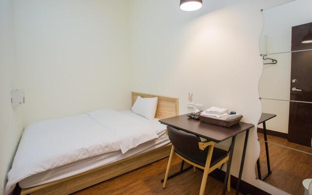 Douzi Hotel Taoyuan Airport Metro THSR A17