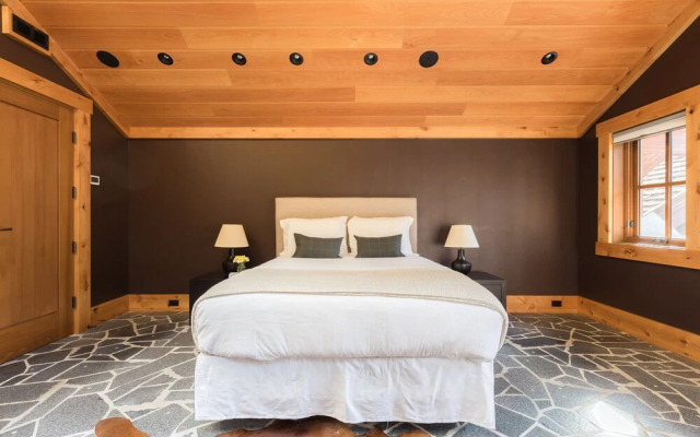 Hunter by AvantStay | Riverfront Cabin w/ Prvt Cottage | 10Mins from Squaw