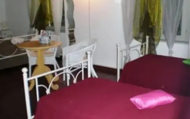 Abelia Holiday House