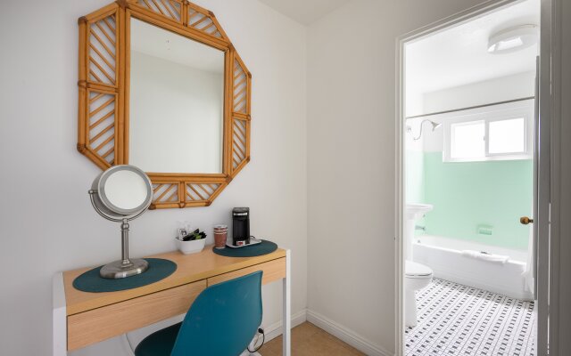 Monkey Tree Hotel 14