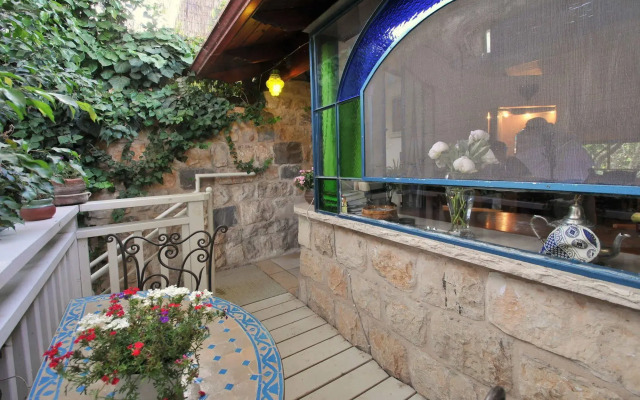 Pina Balev Inn