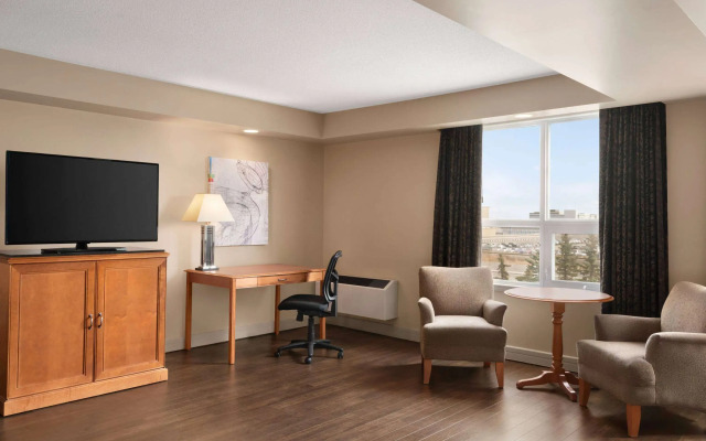 Royal Hotel Edmonton Airport, Trademark Collection by Wyndham