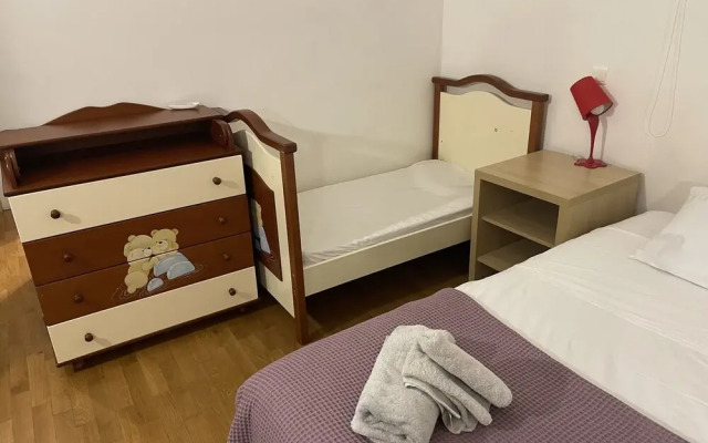 Luxurious 6 Bedroom Villa In a Great Location