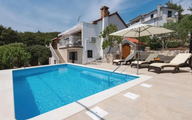 Awesome Home in Nova With Wifi and 4 Bedrooms