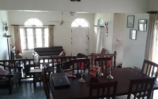 Kandy Hill Breeze ( Home Stay)