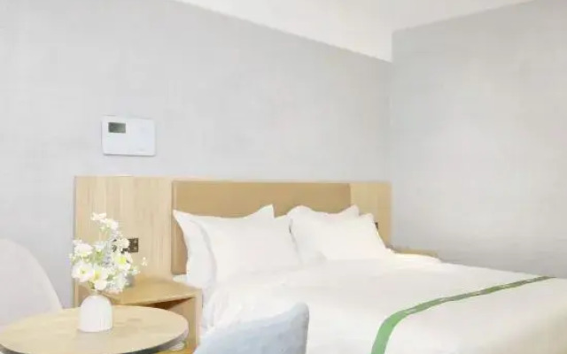 GreenTree Inn (Ganzi Litang 318 National Road Dongcheng Branch)