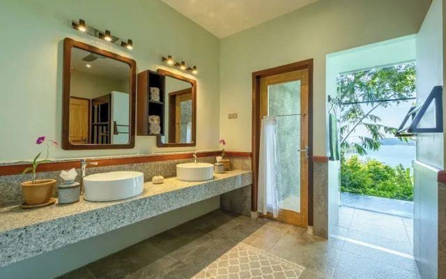 Ambong Pool Villas - Private Pool