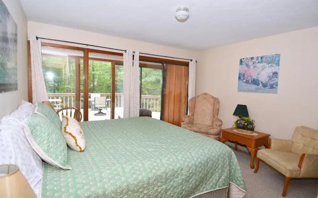 Dogwood Knoll - Wooded Escape
