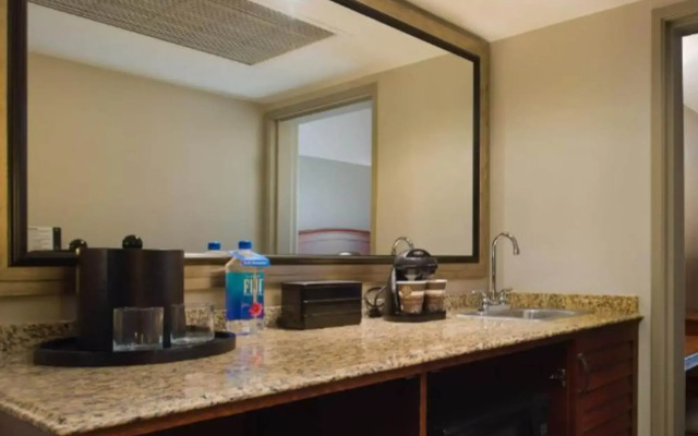 Embassy Suites by Hilton San Francisco Airport Waterfront