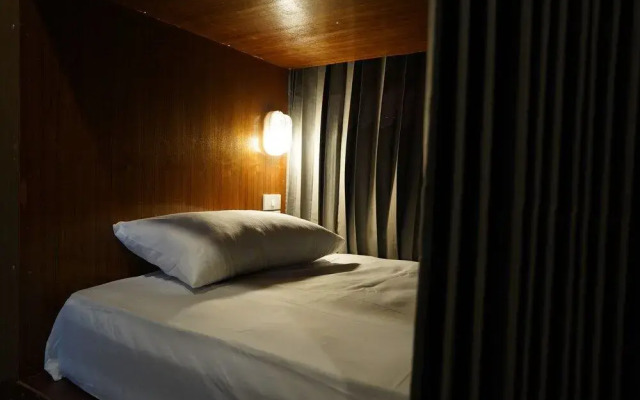 Slee Hostel Chiangmai - Adults Only