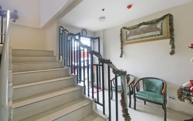 OYO 896 Silverio Suites