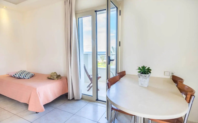 Pela Sofia Studios & Apartments
