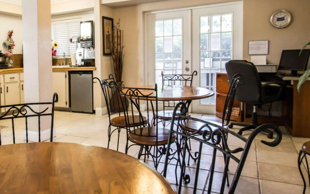 Rodeway Inn